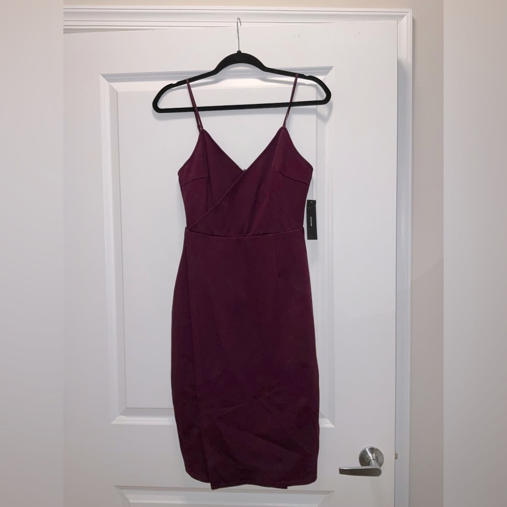 Elegant Burgundy Spaghetti Strap Dress